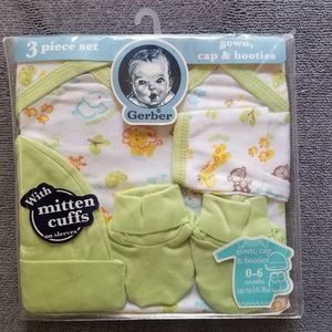 SOLD ⏰NWT! Gerber Unisex 3 Piece Newborn Set